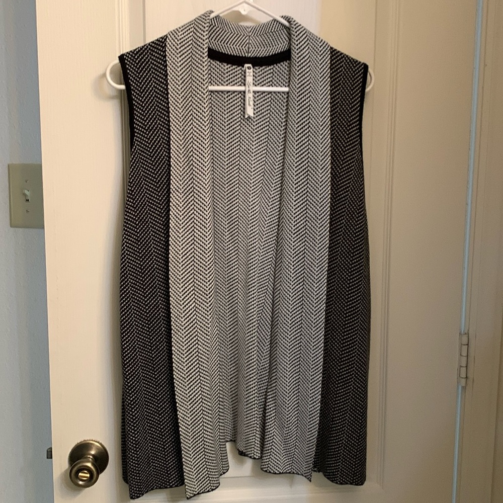Leo & Nicole two-tone vest